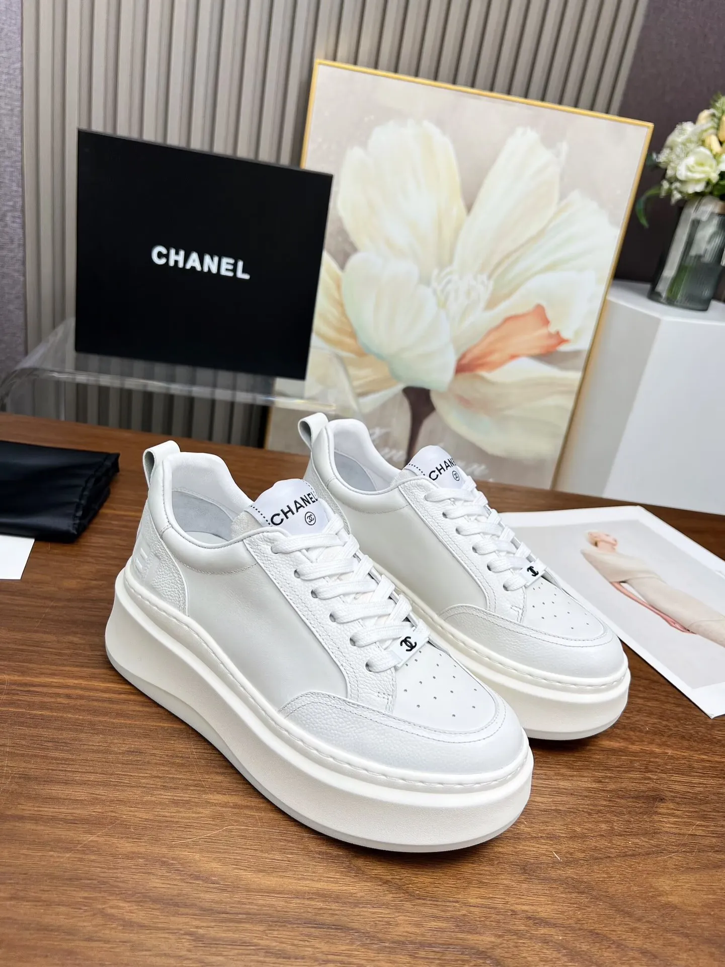👟👟Ex-factory price 460👟👟 New Chanel panda color white shoes, currently super popular thick-soled shape, very versatile, long and slim legs, super comfortable on the feet, elongating the entire body proportion [strong] Fabric: imported first-layer cowhide🐂 Lining: sheepskin Foot pads: cowhide Code number: 34 to 41 (34 and 41 need to be customized) Packaging: with card, cloth bag Color: black, white, pink